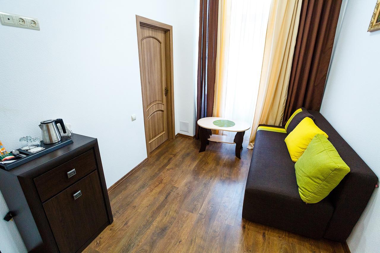 Discovery Hotel Lviv Bagian luar foto